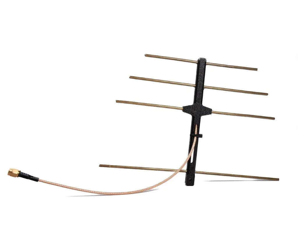 Yagi-uda control antenna 730-780 MHz
